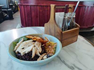 Peloton Bar & Eatery