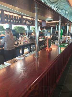 Peloton Bar & Eatery