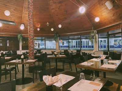 Amis Restaurant & Bar