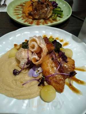 Amis Restaurant & Bar