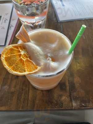 Amis Restaurant & Bar