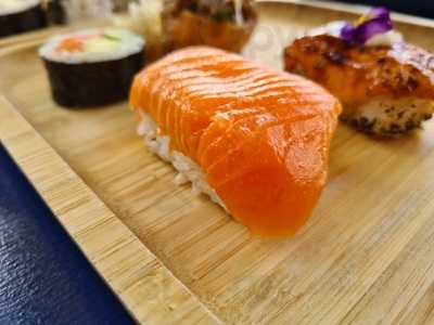 Nom Nom Sushi & K - Chicken