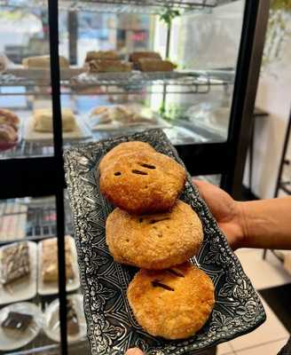 Daily Latte & Tea Room