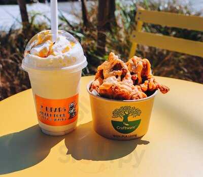 2 Bears Street Food, Snacks And Shakes