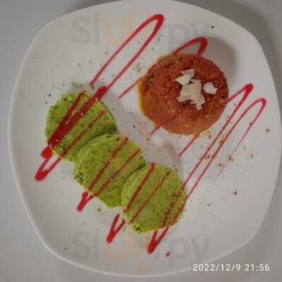 The Moon Eatery And Bar