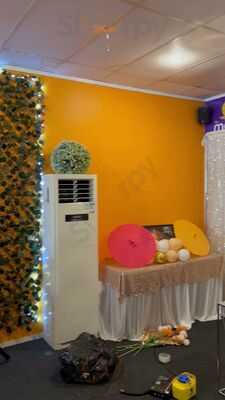 The Moon Eatery And Bar