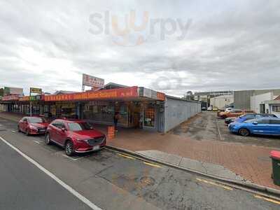 The Moon Eatery And Bar