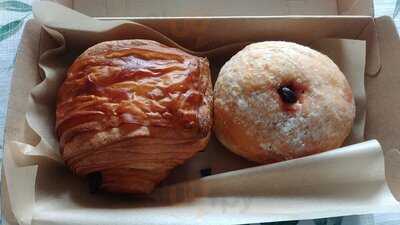 Manis Bakery And Cafe