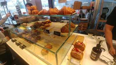 Manis Bakery And Cafe