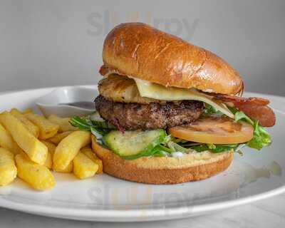 Ari's Burgers And Takeaway