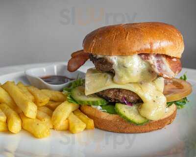 Ari's Burgers And Takeaway