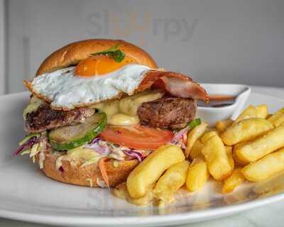 Ari's Burgers And Takeaway