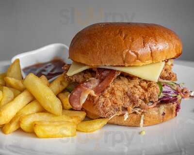 Ari's Burgers And Takeaway