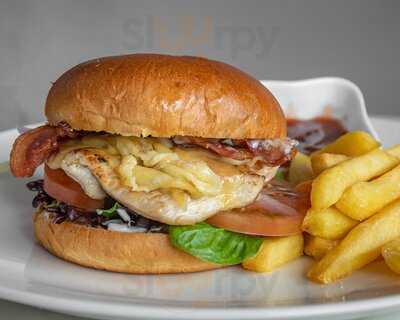 Ari's Burgers And Takeaway