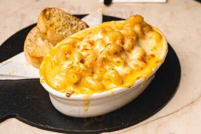 Tan Delicada Como Brusca