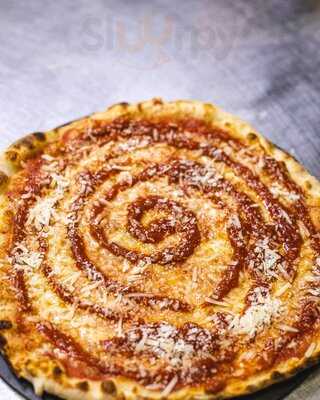 Tan Delicada Como Brusca