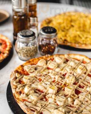 Tan Delicada Como Brusca