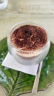 Petit Paris Sur La Mer