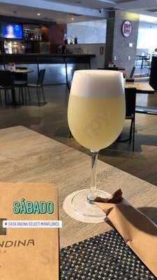 La Plaza Bar & Grill