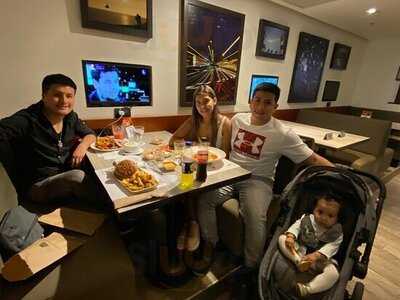 La Plaza Bar & Grill