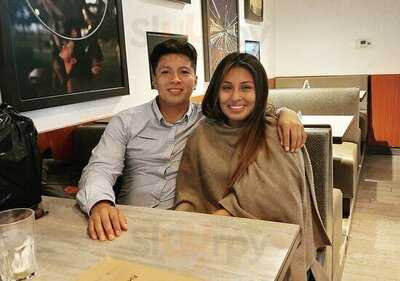 La Plaza Bar & Grill