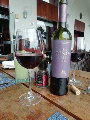 La Plaza Bar & Grill