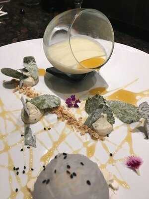 Tzuru Restaurante Nikkei