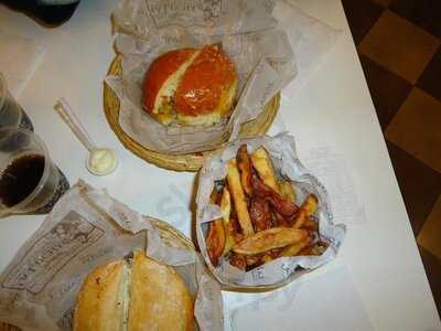 La Lucha Sangucheria Criolla