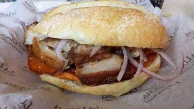 La Lucha Sangucheria Criolla