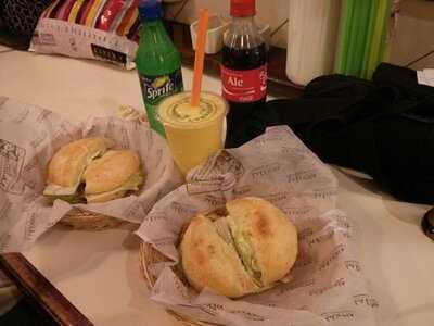 La Lucha Sangucheria Criolla