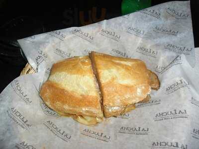 La Lucha Sangucheria Criolla