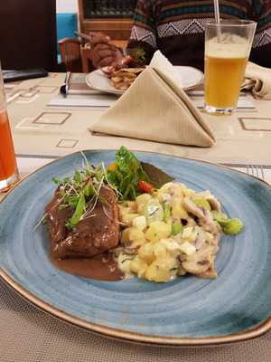 Yuraq Restaurant & Bar