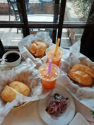 La Lucha Sangucheria Criolla