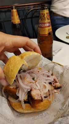 La Lucha Sangucheria Criolla