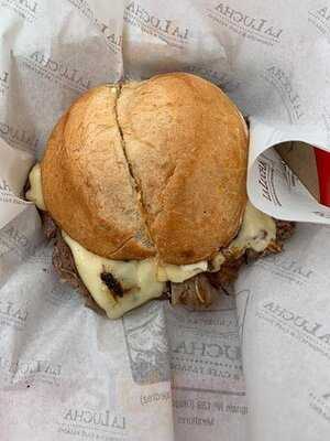 La Lucha Sangucheria Criolla