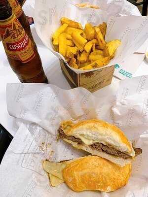 La Lucha Sangucheria Criolla