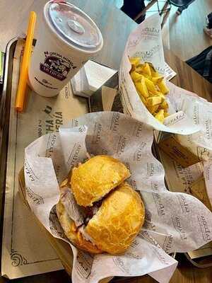 La Lucha Sanguchería Criolla