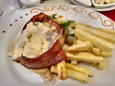 Sara: The Organic Cafe Bistro