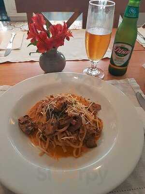 La Estancia Cafe Restaurante