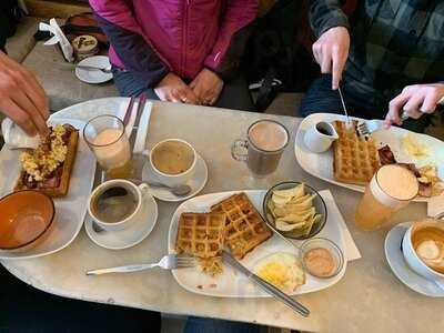 El Bigote Coffee & Waffles
