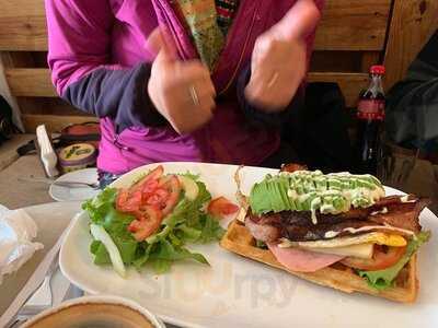 El Bigote Coffee & Waffles