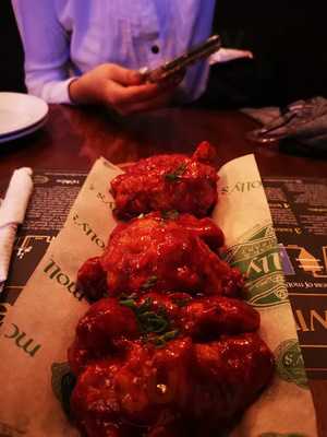 Molly's Irish Bar & Restaurant