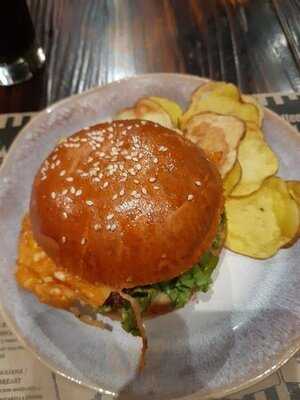 Red Llama Coffee & Sandwich Shop