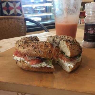 Mara Biomarket & Café