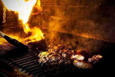 Pisqha. Carnes, Pizza & Café