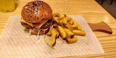 Tres Cuartos Burger Bar
