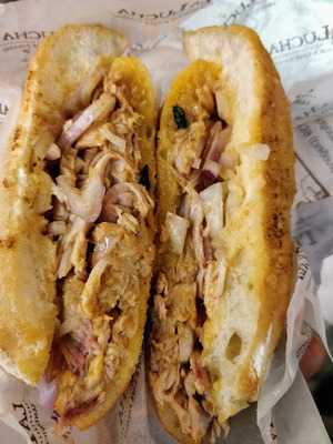 La Lucha Sangucheria Criolla