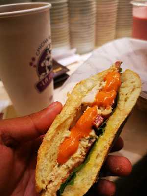 La Lucha Sangucheria Criolla