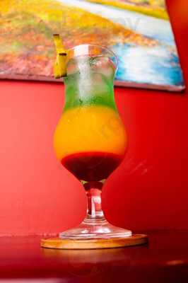 Caliente - Teteria Macerados Y Tapas