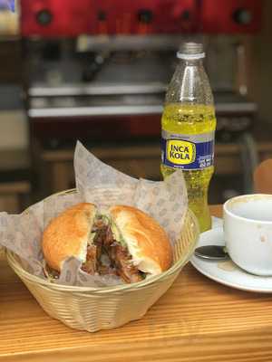 Numa Sanguchería - Café